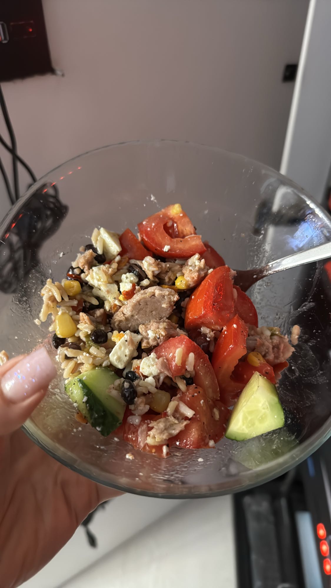 Salată cu orez și ton