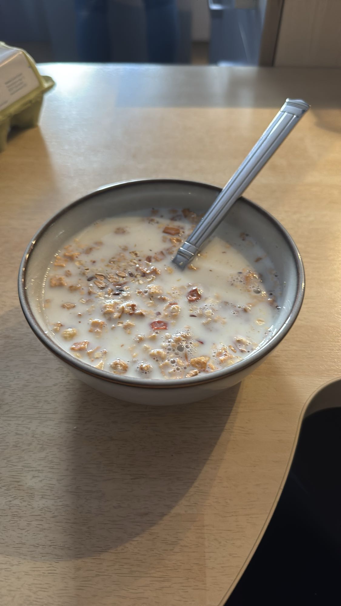 Bircher Müsli mit Dinkel Crunchy und Milch