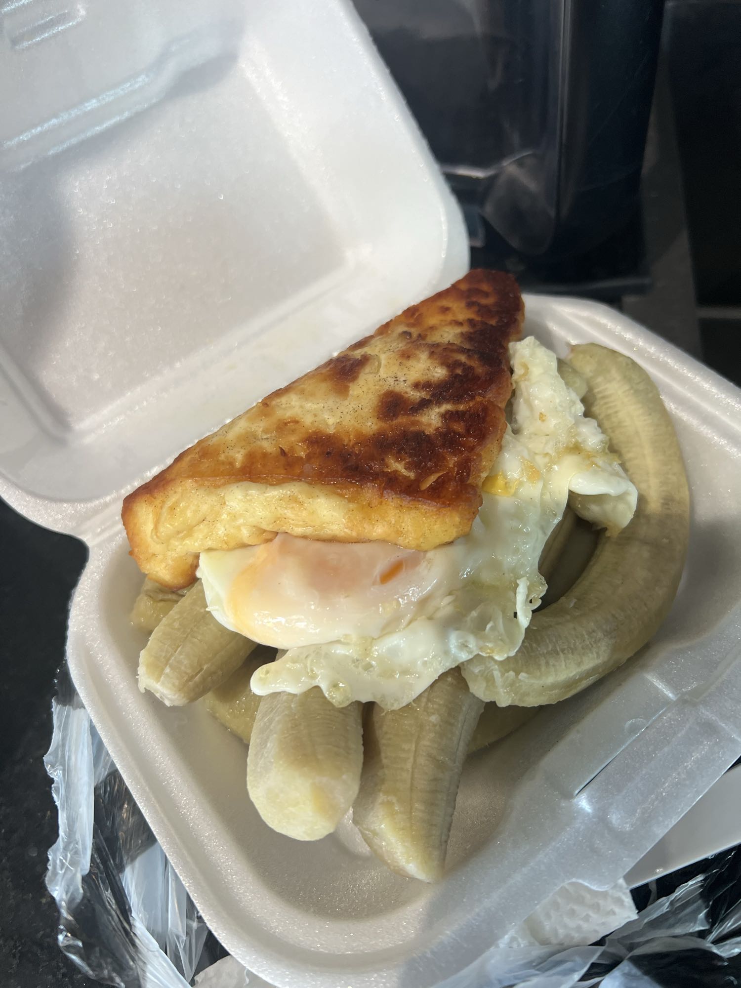 Plátano, huevo y queso