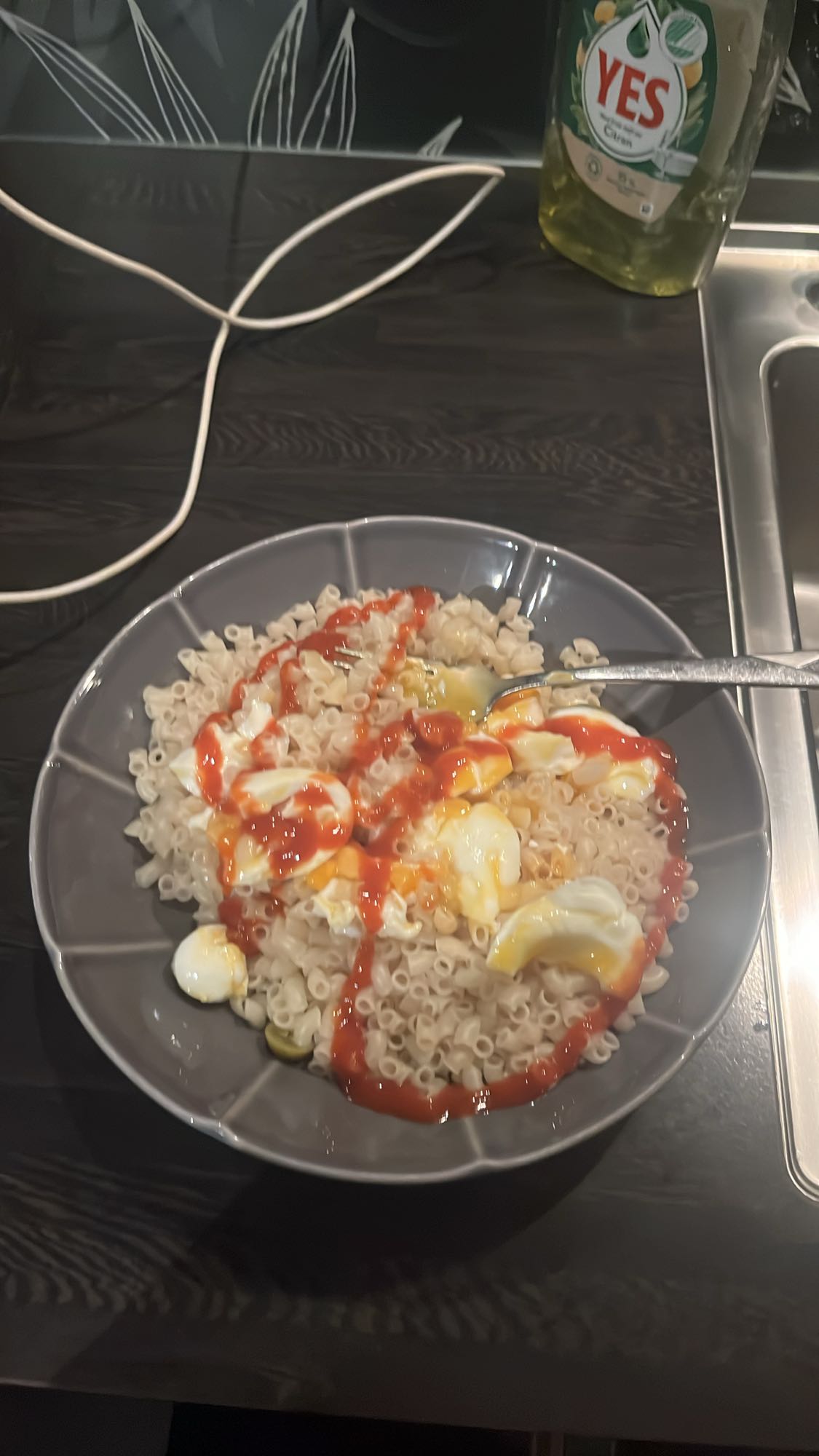 Makaron med ägg & ketchup