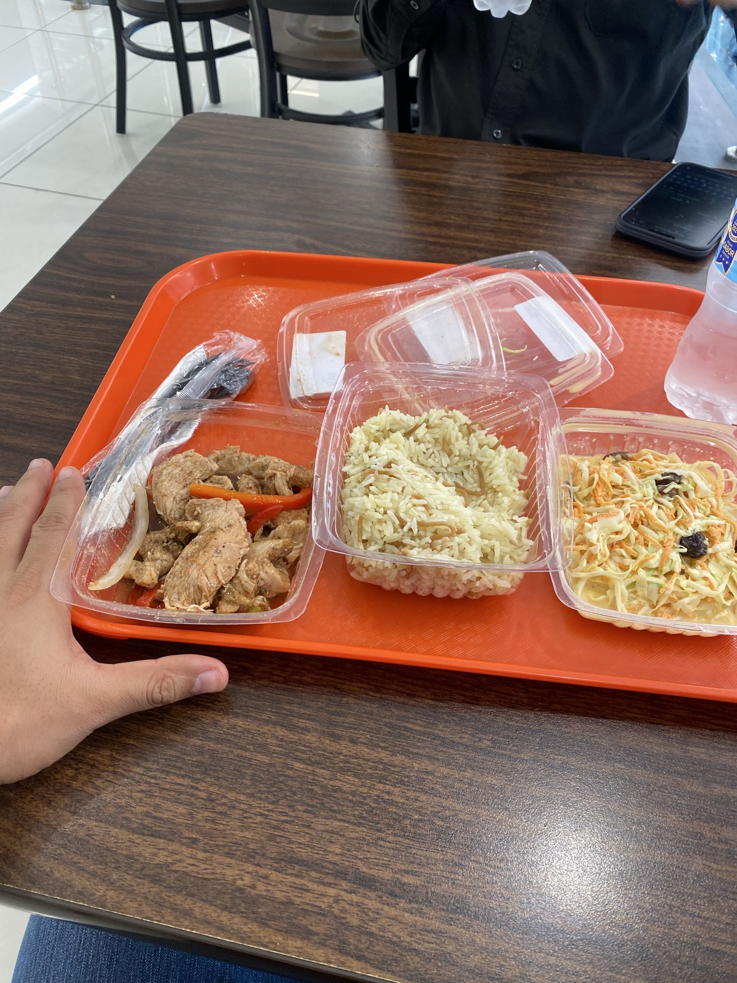 Pollo con arroz y ensalada