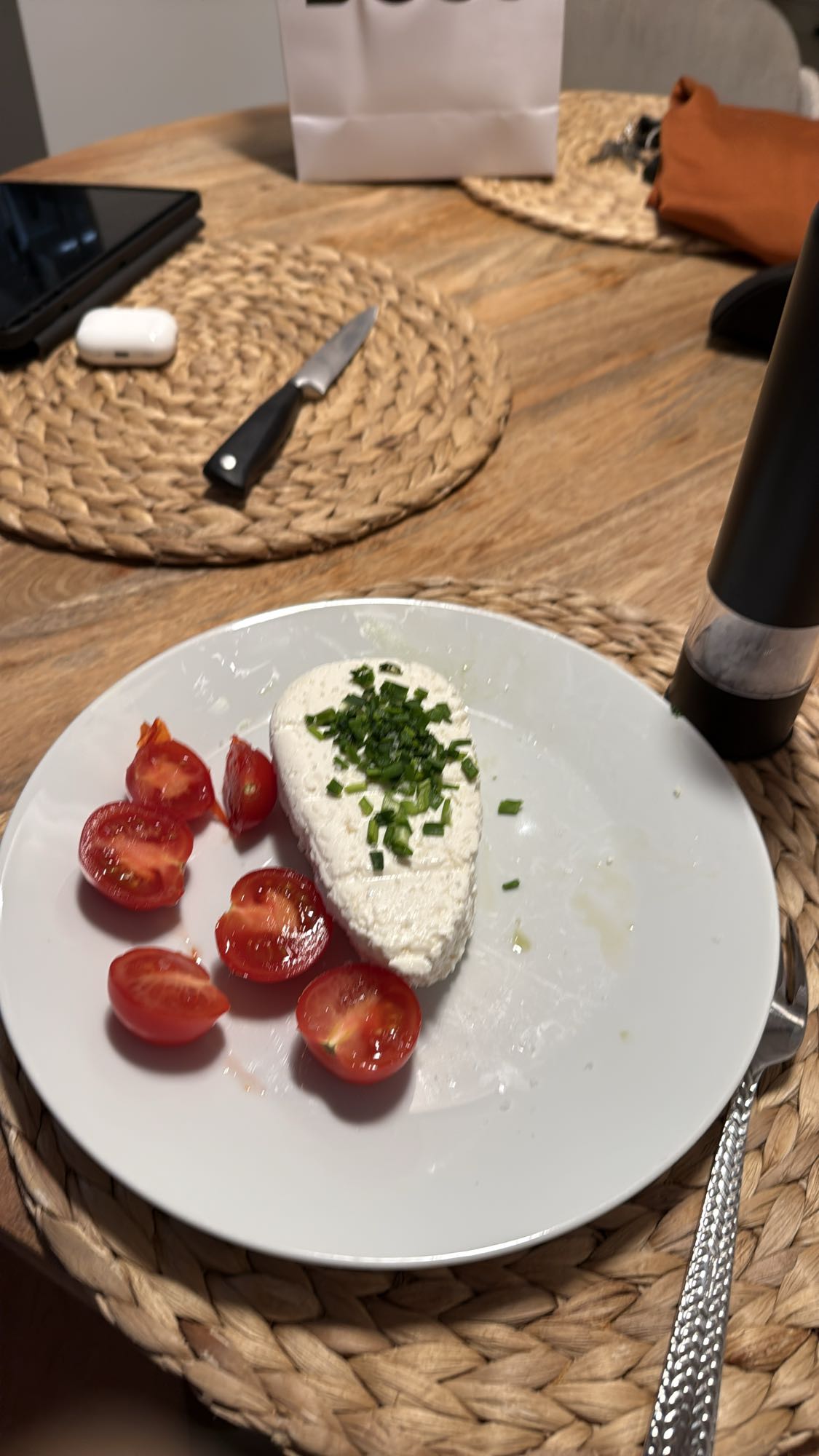 Twaróg z pomidorami