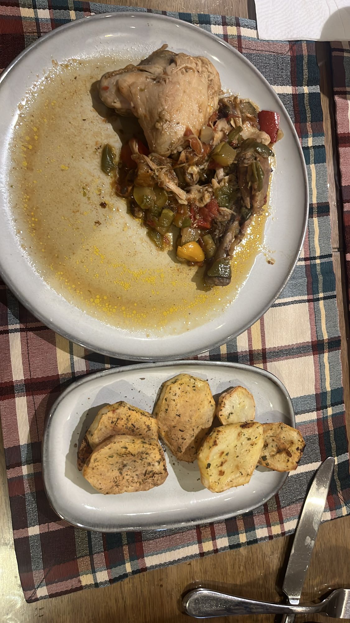 Pollo con verduras y papas