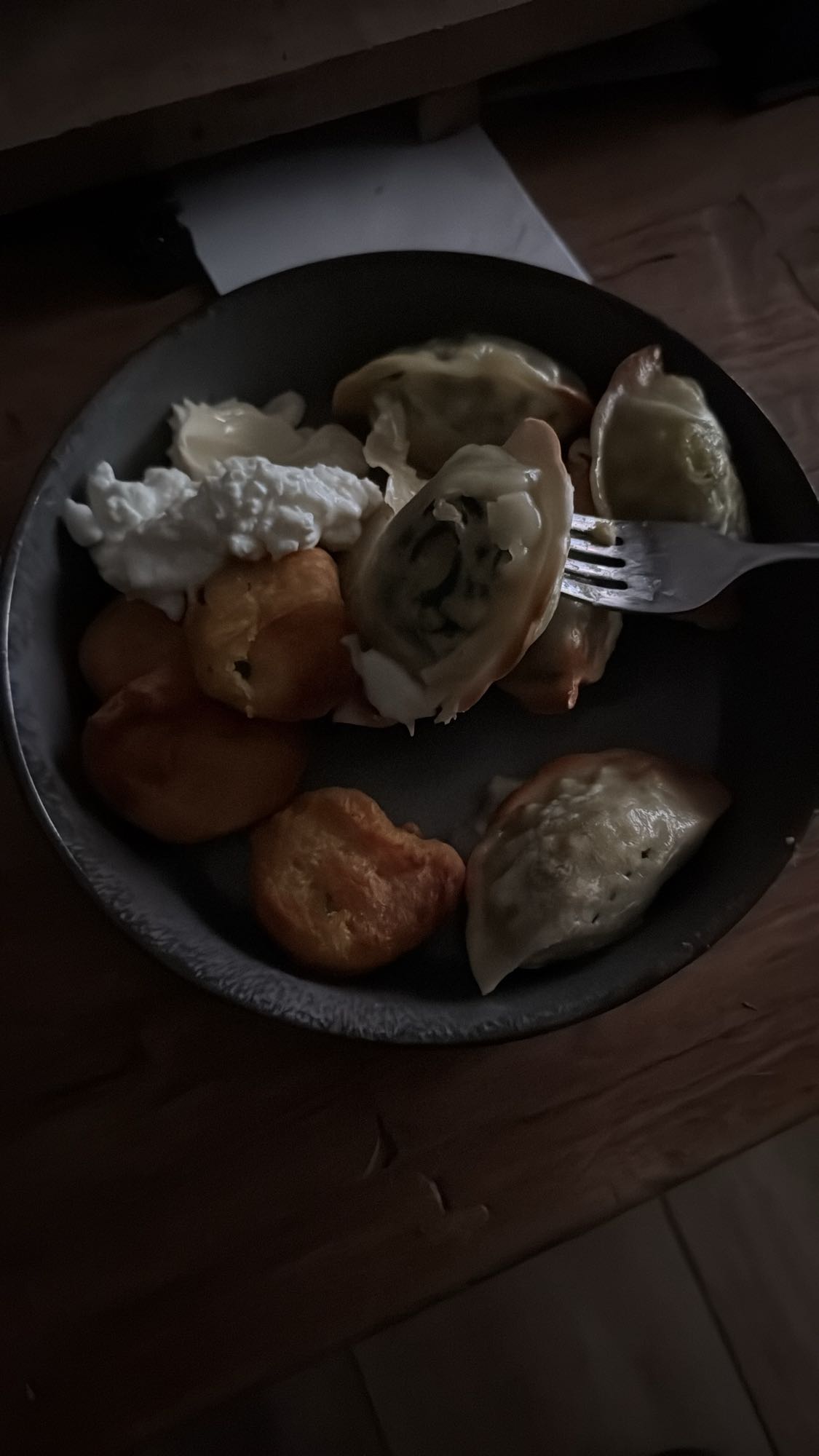4 Chicken Nuggets mit Gemüse-Dumplings, Hüttenkäse und Mayo