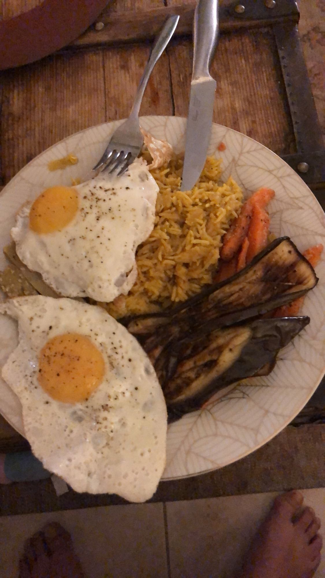 œufs avec riz et légumes