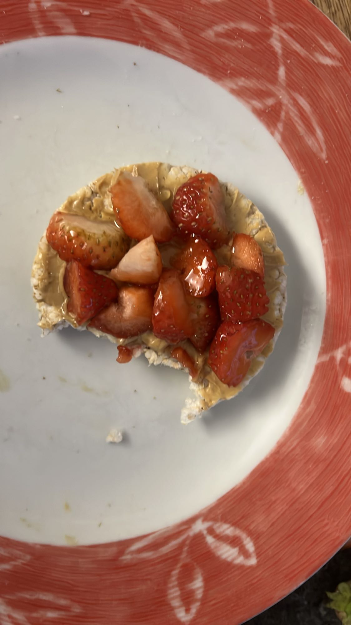 Rice cake with PB & berries