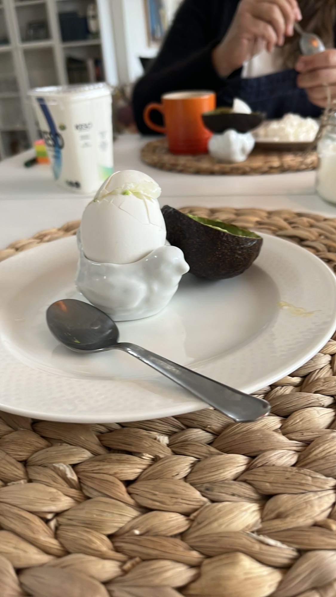 Ägg och avokado frukost