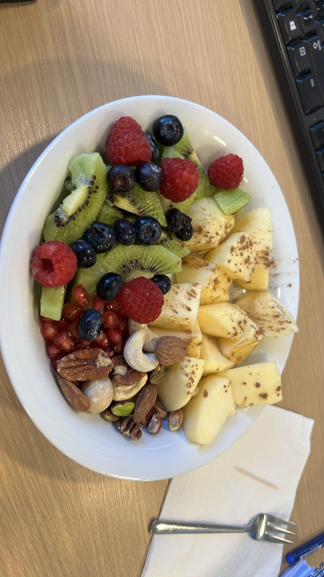 Φρουτοσαλάτα με ξηρούς καρπούς