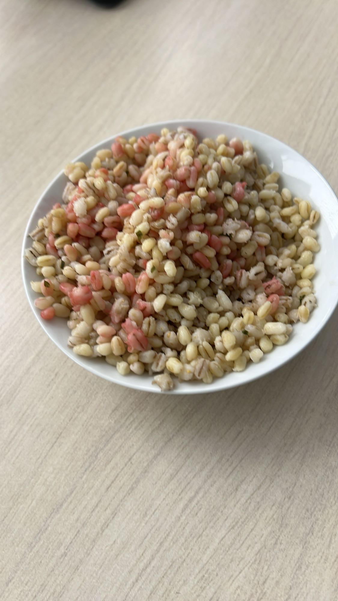 sałatka z jęczmieniem