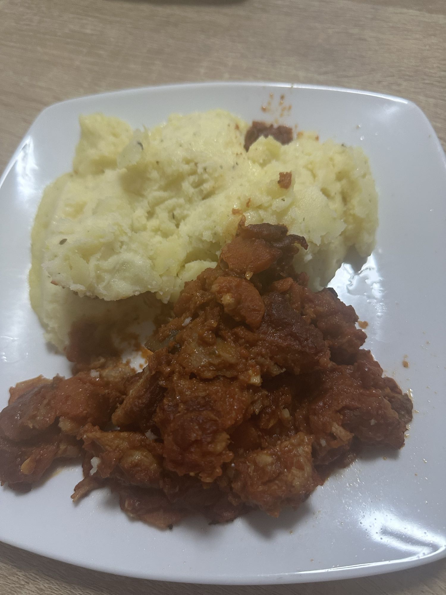 Purée et ragoût de viande