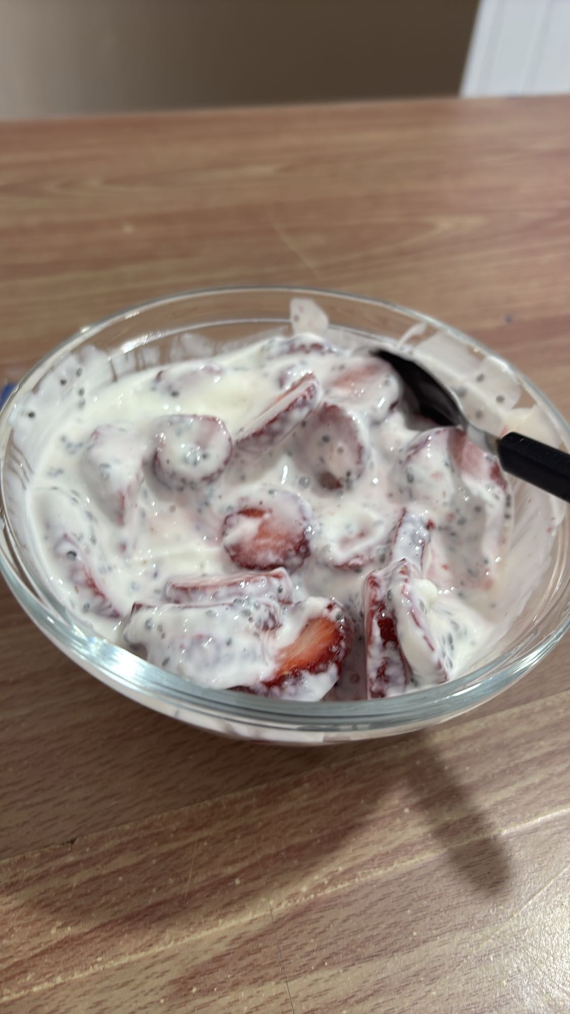 Iogurte com morango e chia