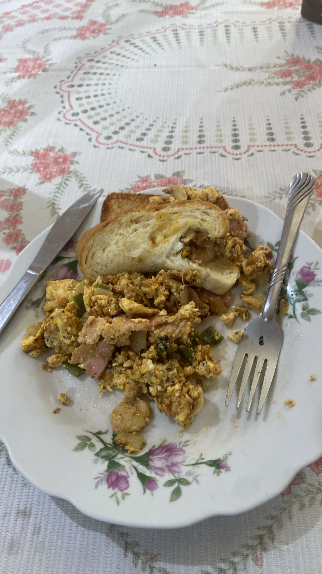 Huevos revueltos con pan