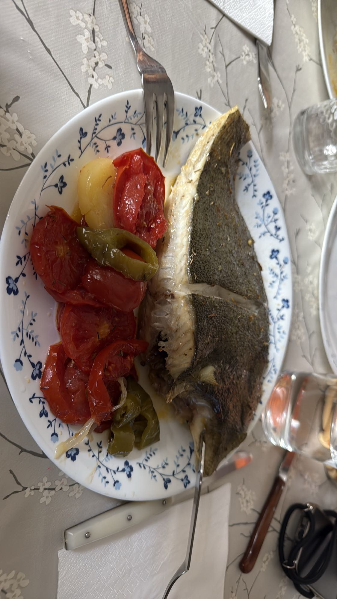 pescado con verduras asadas