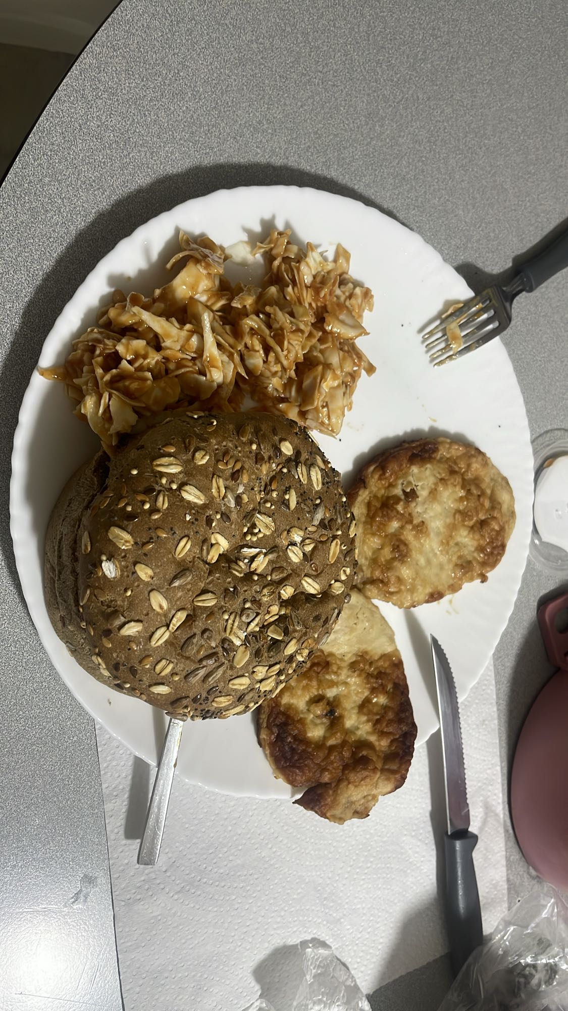 Seed bun with patties & slaw