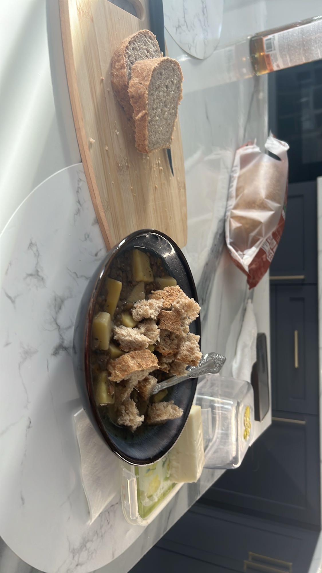 Lentil soup with bread