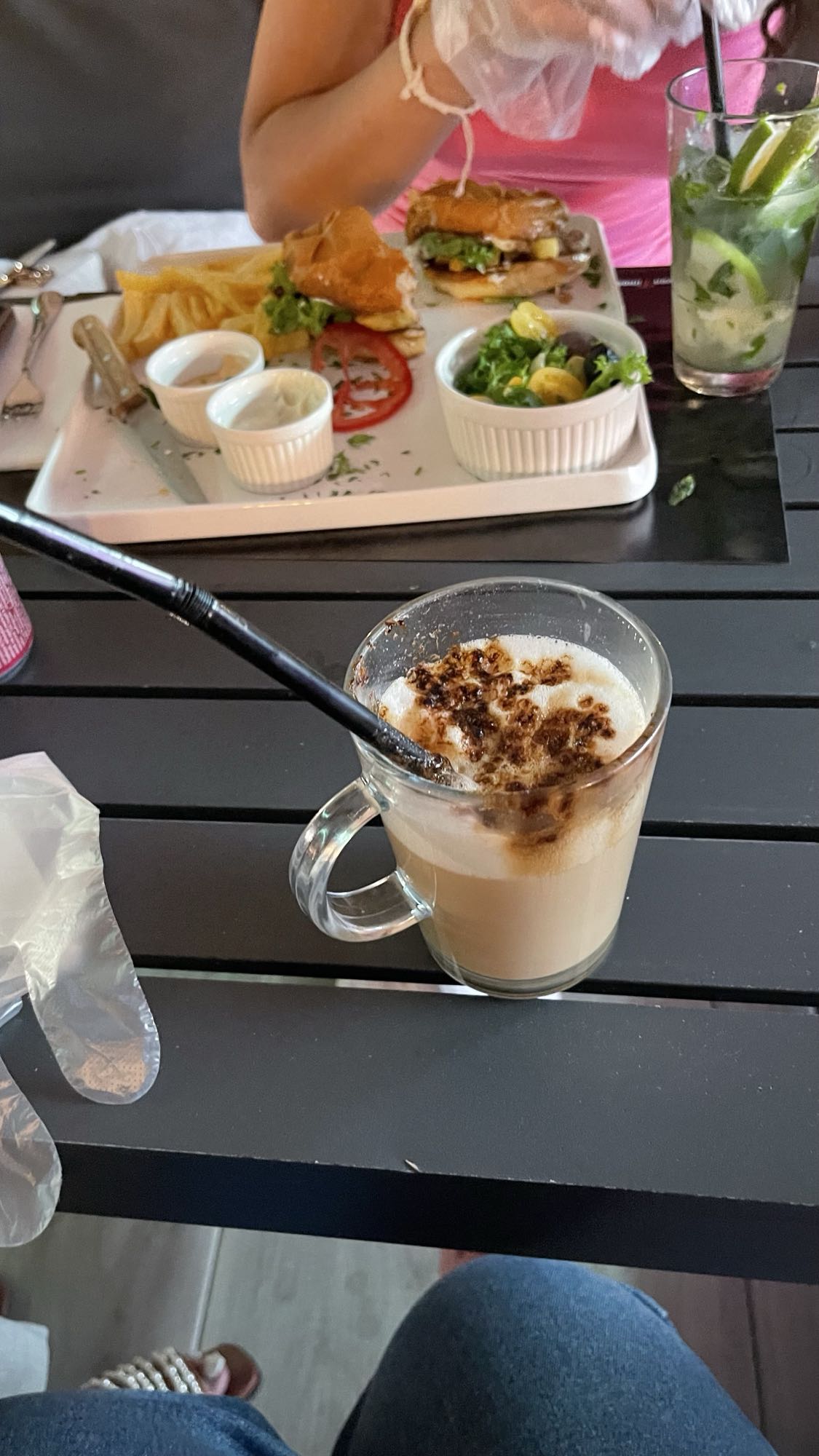 Burger frites et café