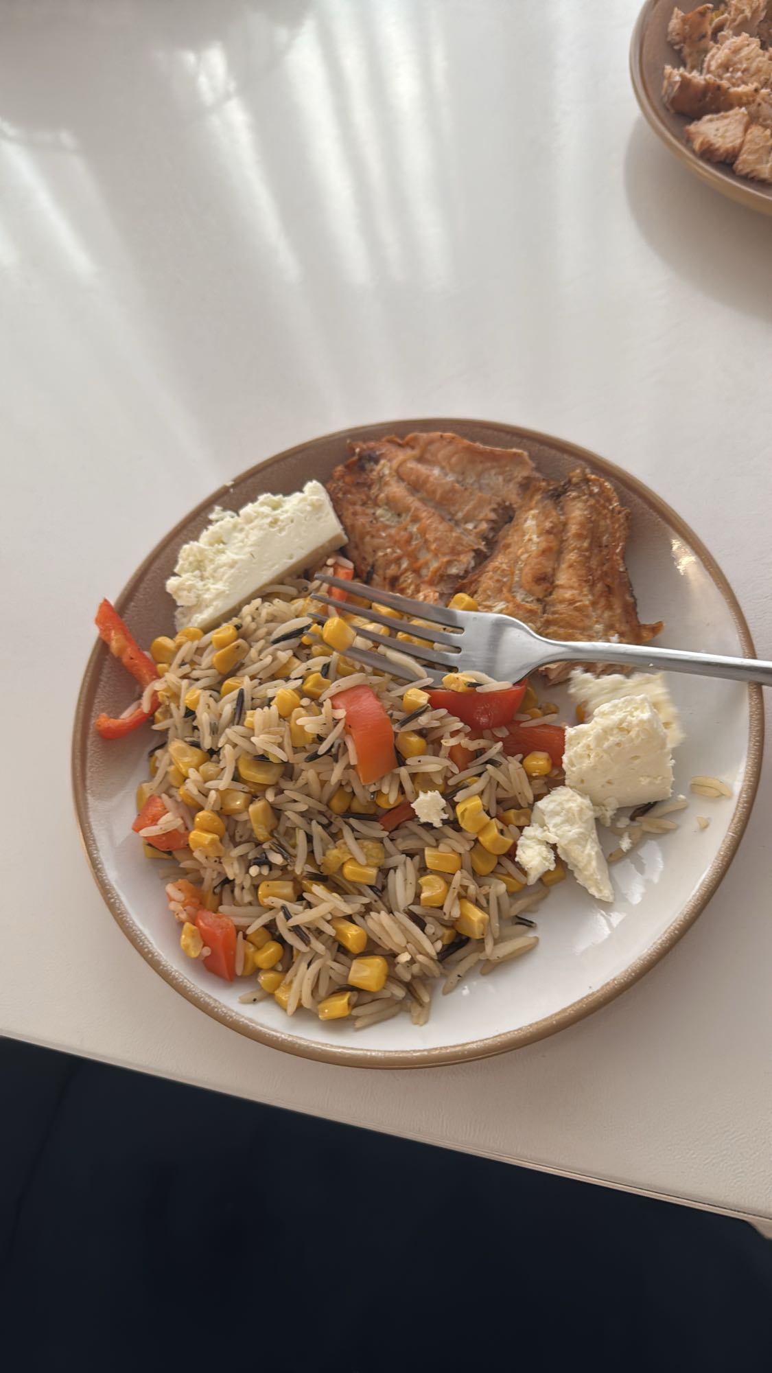 Somon cu orez și legume