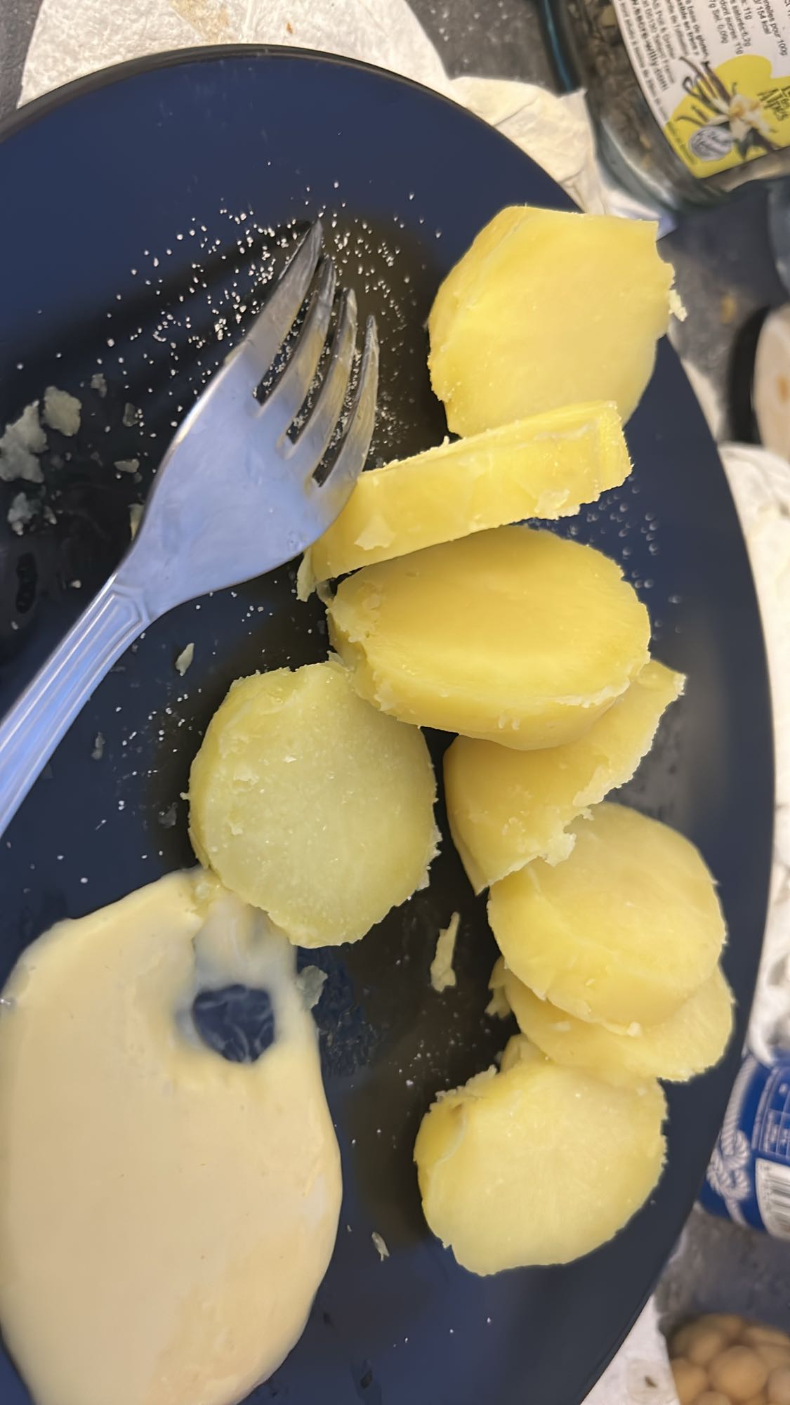 Pommes de terre bouillies et mayonnaise maison