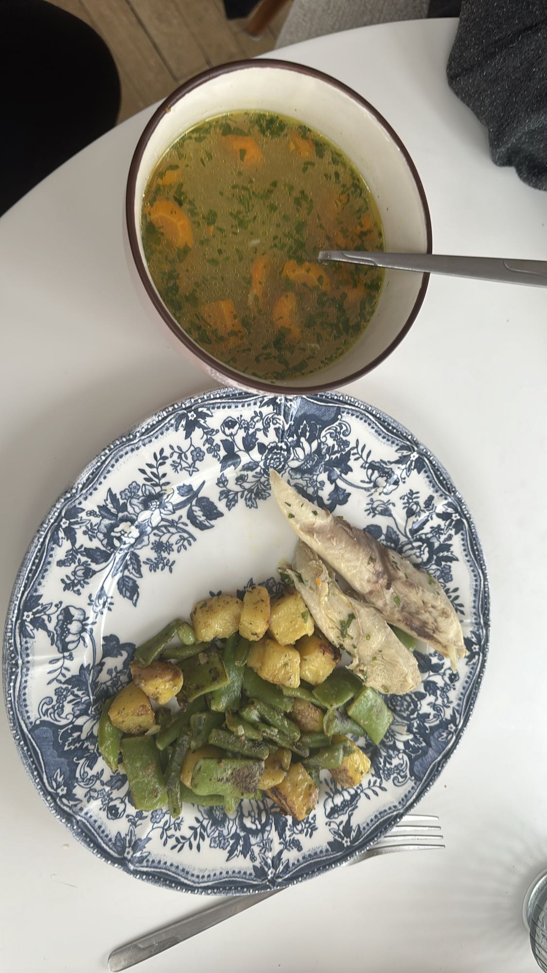 Supă și pui cu legume