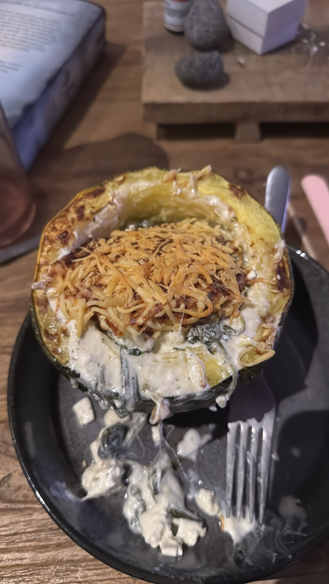 Spaghetti Kürbis mit light Feta, light Streukäse, Spinat und Proteinsahne