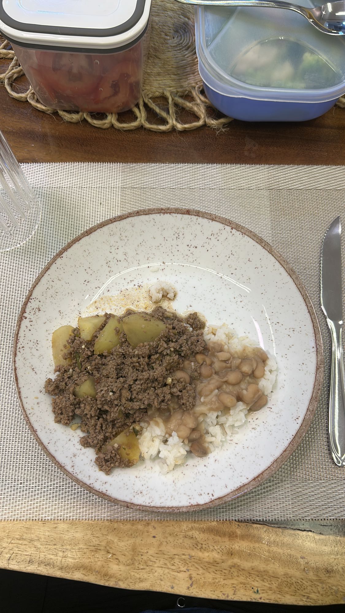Arroz, carne e feijão