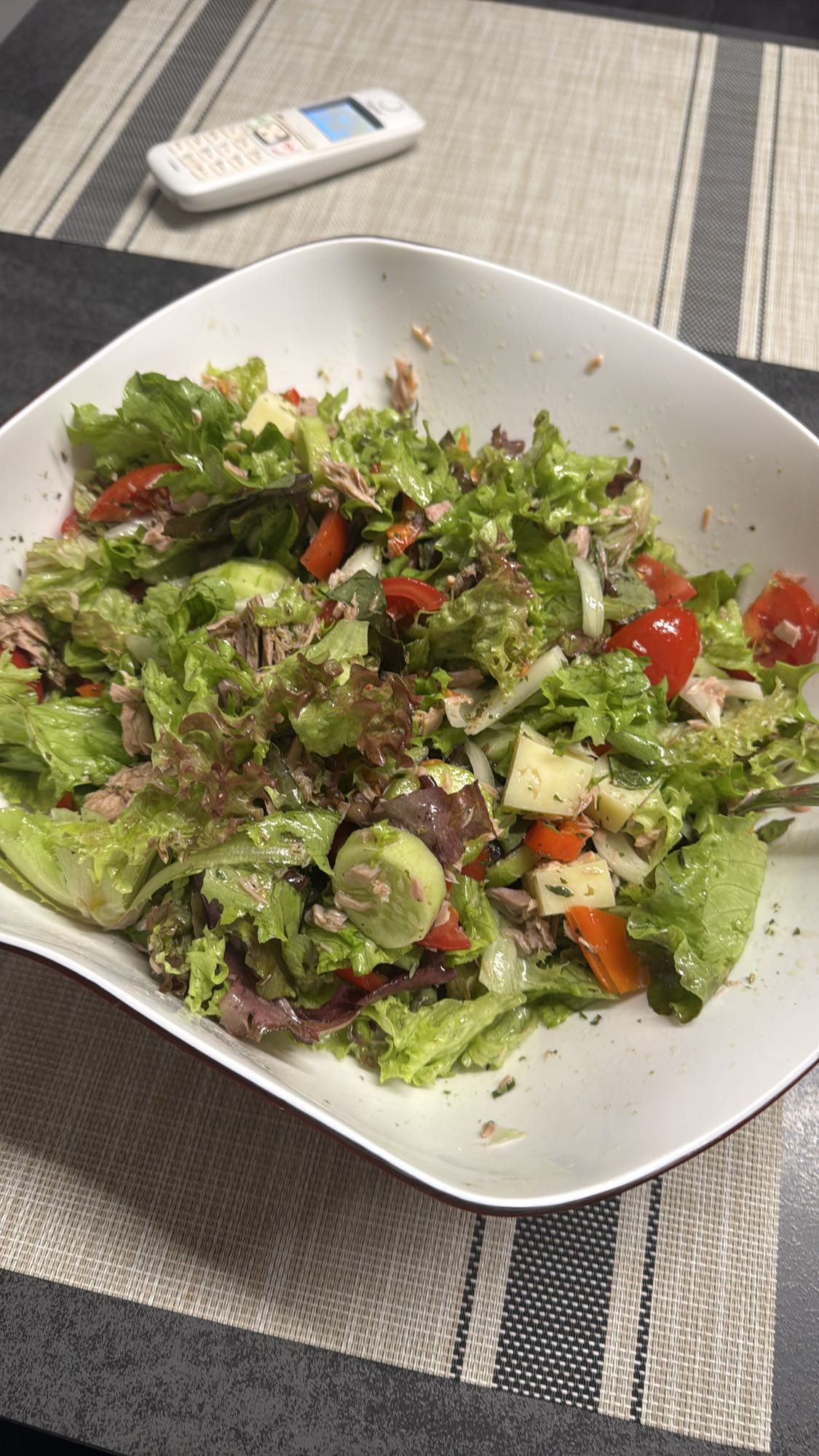 Tonbalıklı Karışık Salata