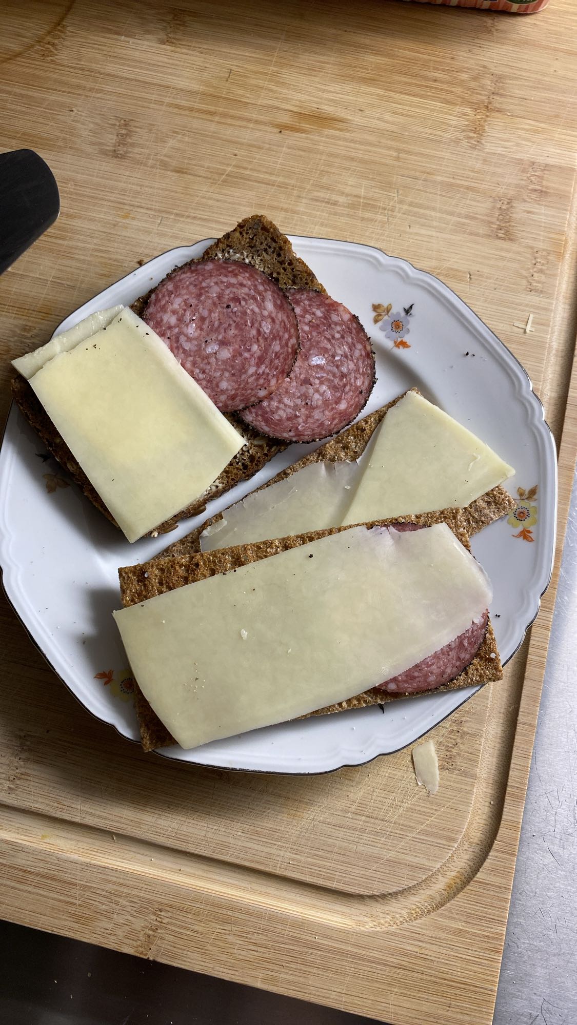 Ost och salami smörgås