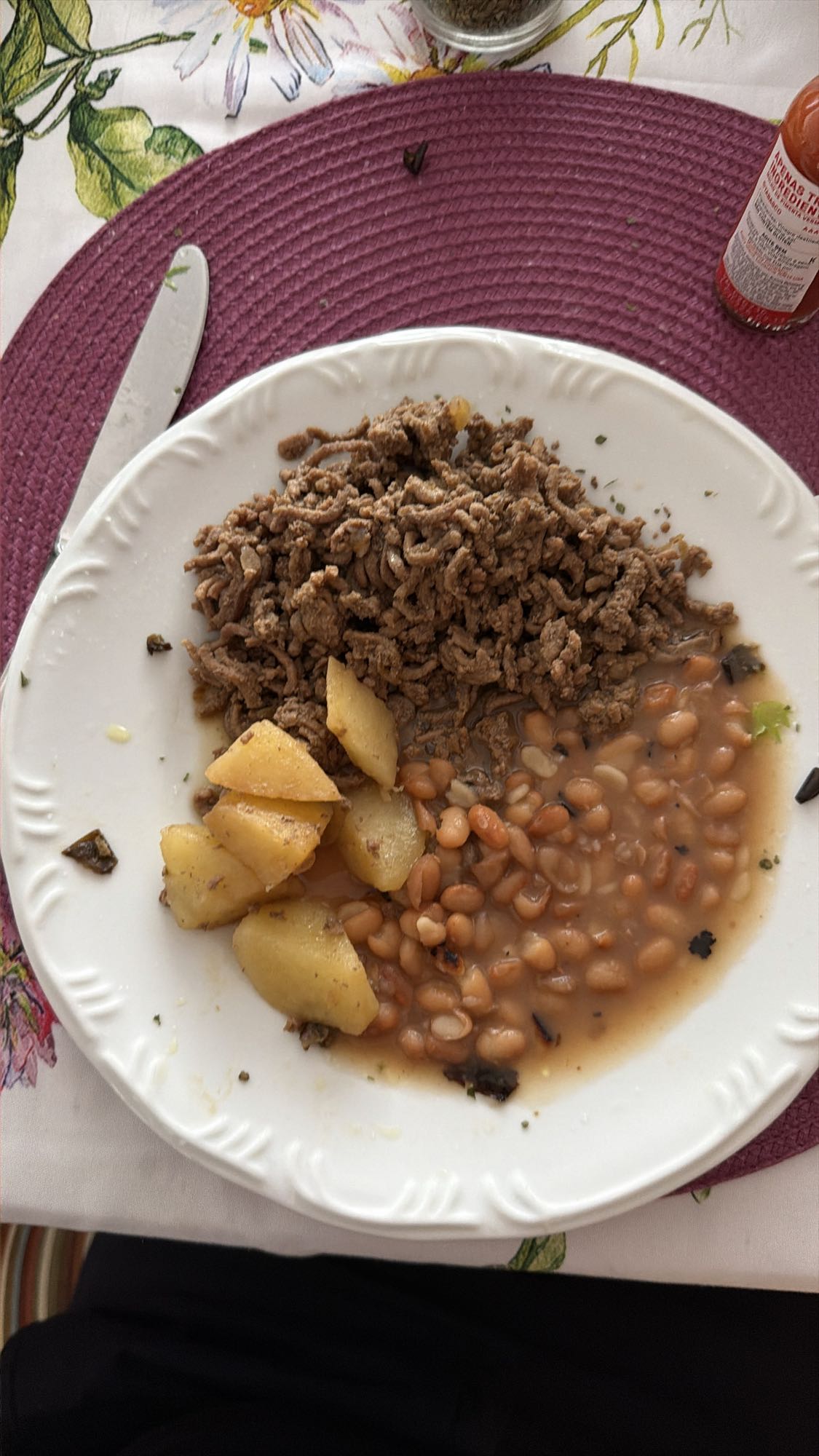 Carne moída com feijão