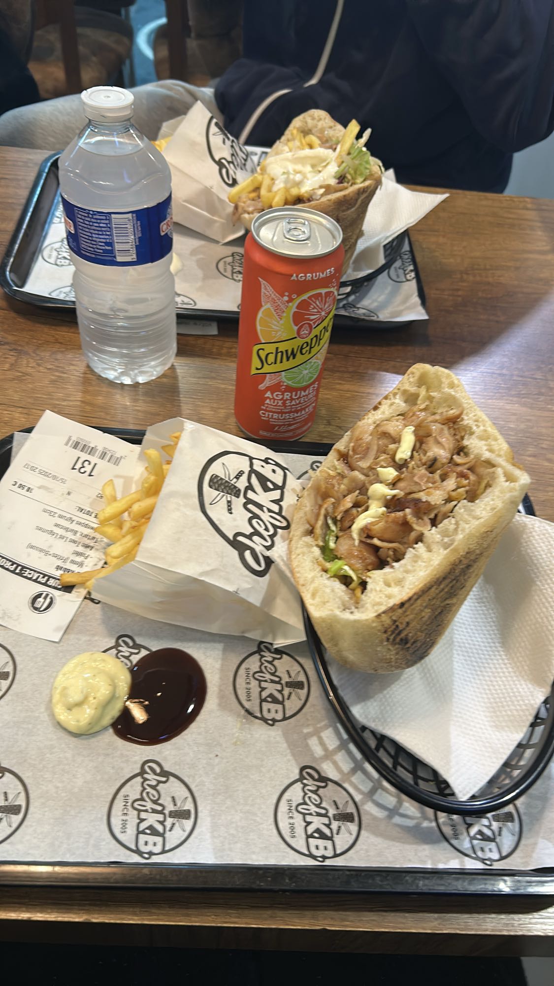 Kebab sandwich frites boisson