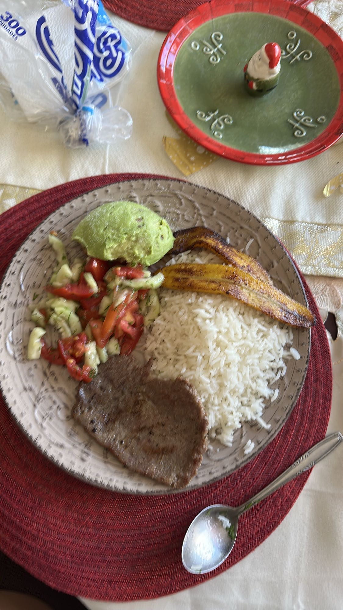 Carne, arroz y plátano