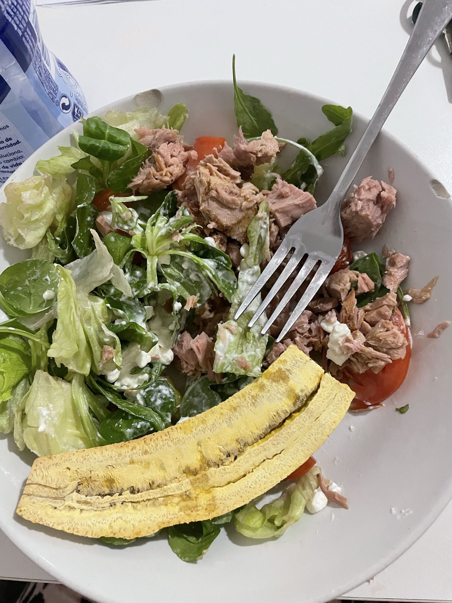 Ensalada con atún y plátano