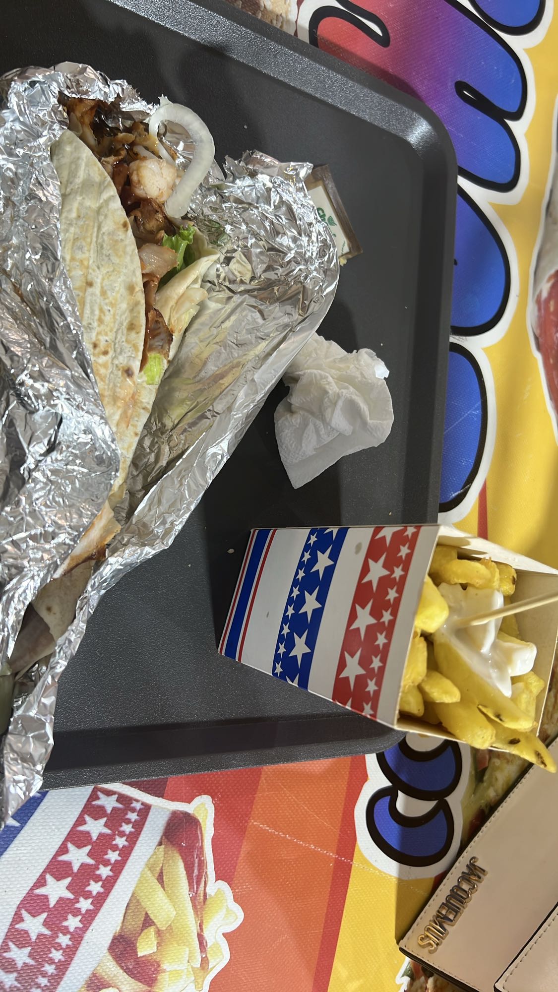 kebab con papas fritas