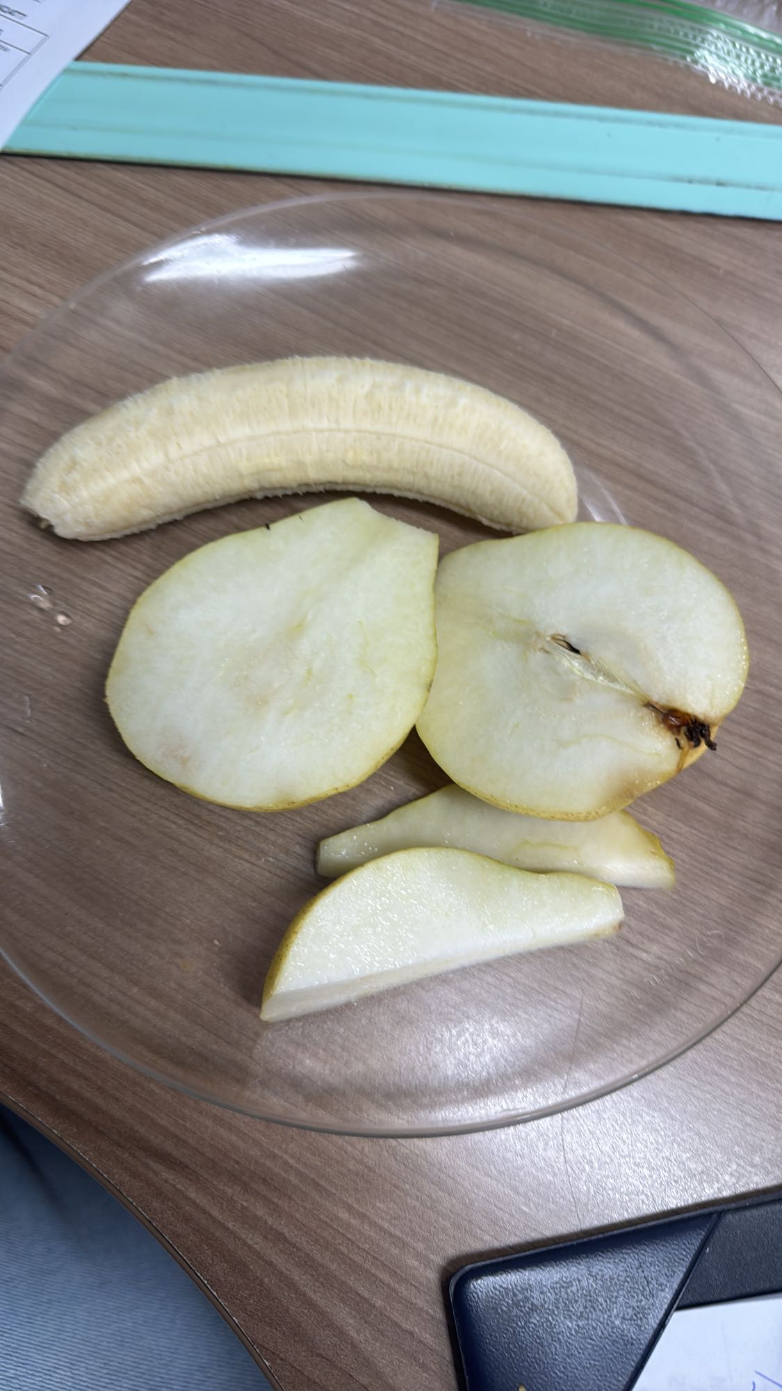 Banana e pera fatiadas