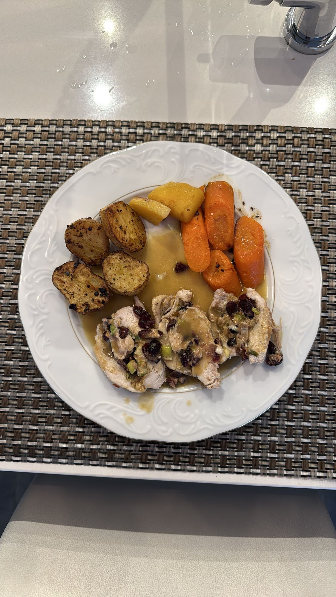 Poulet farci et légumes