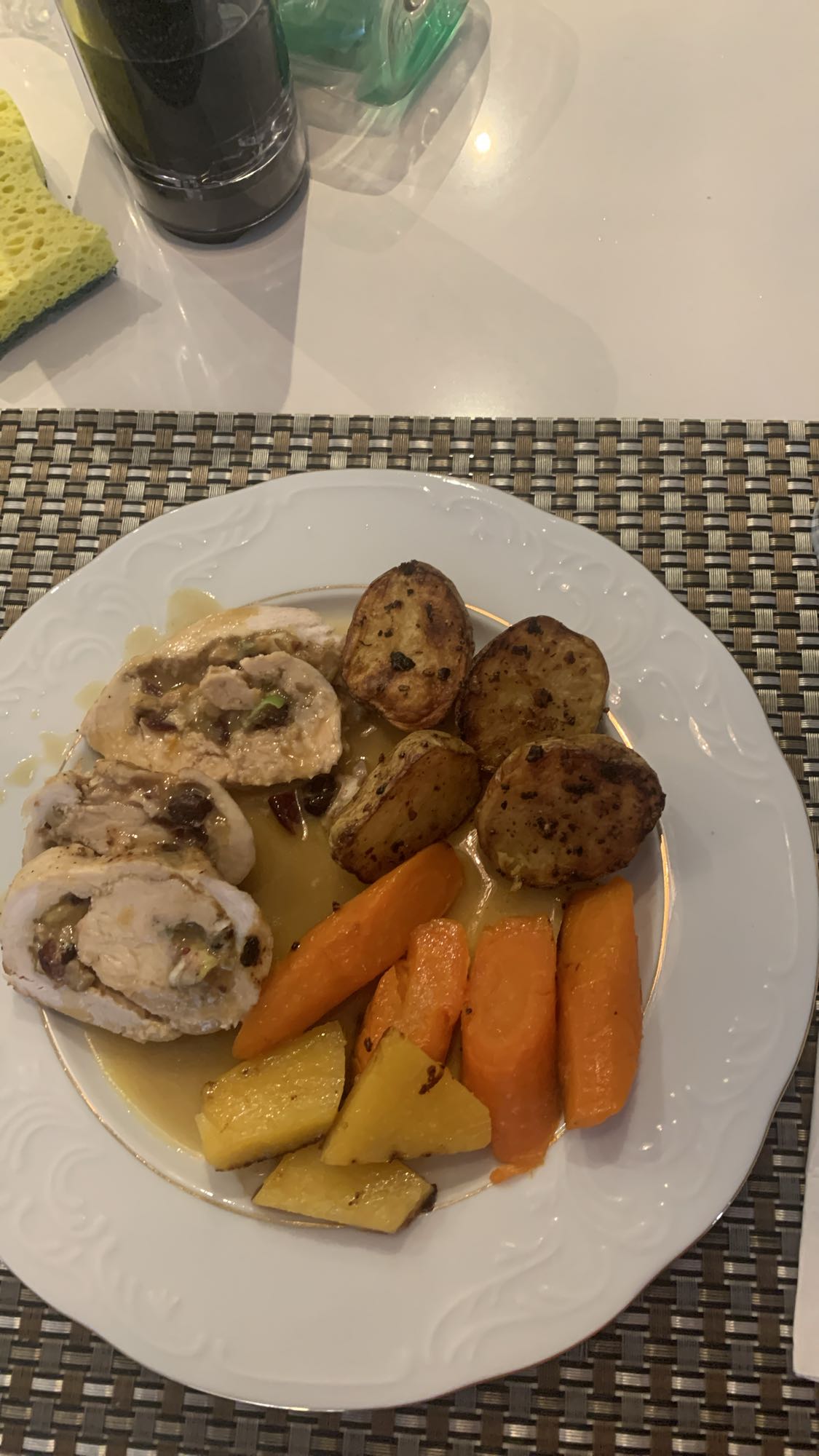 Poulet farci et légumes