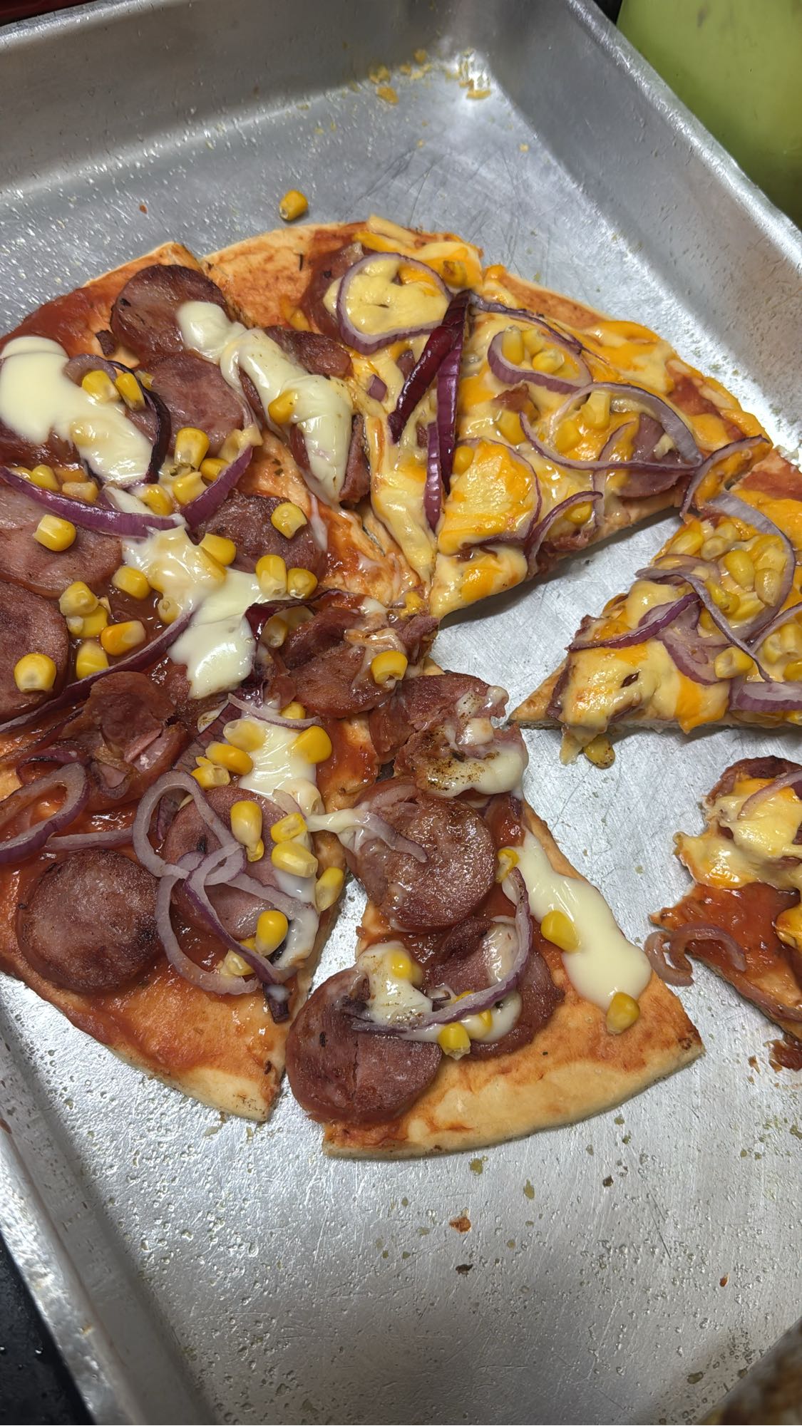 Pizza com calabresa e milho