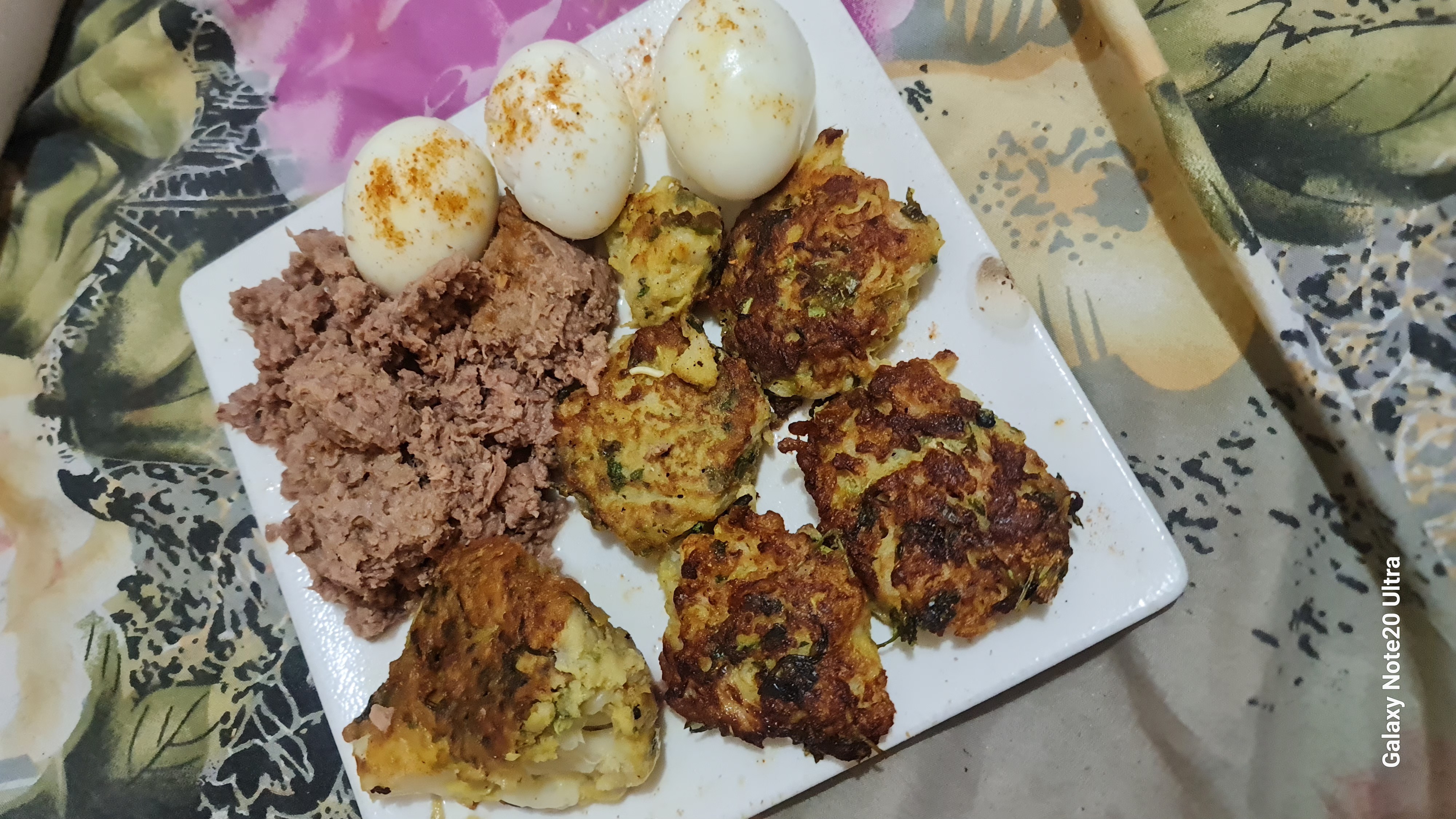 Eggs with fritters & meat