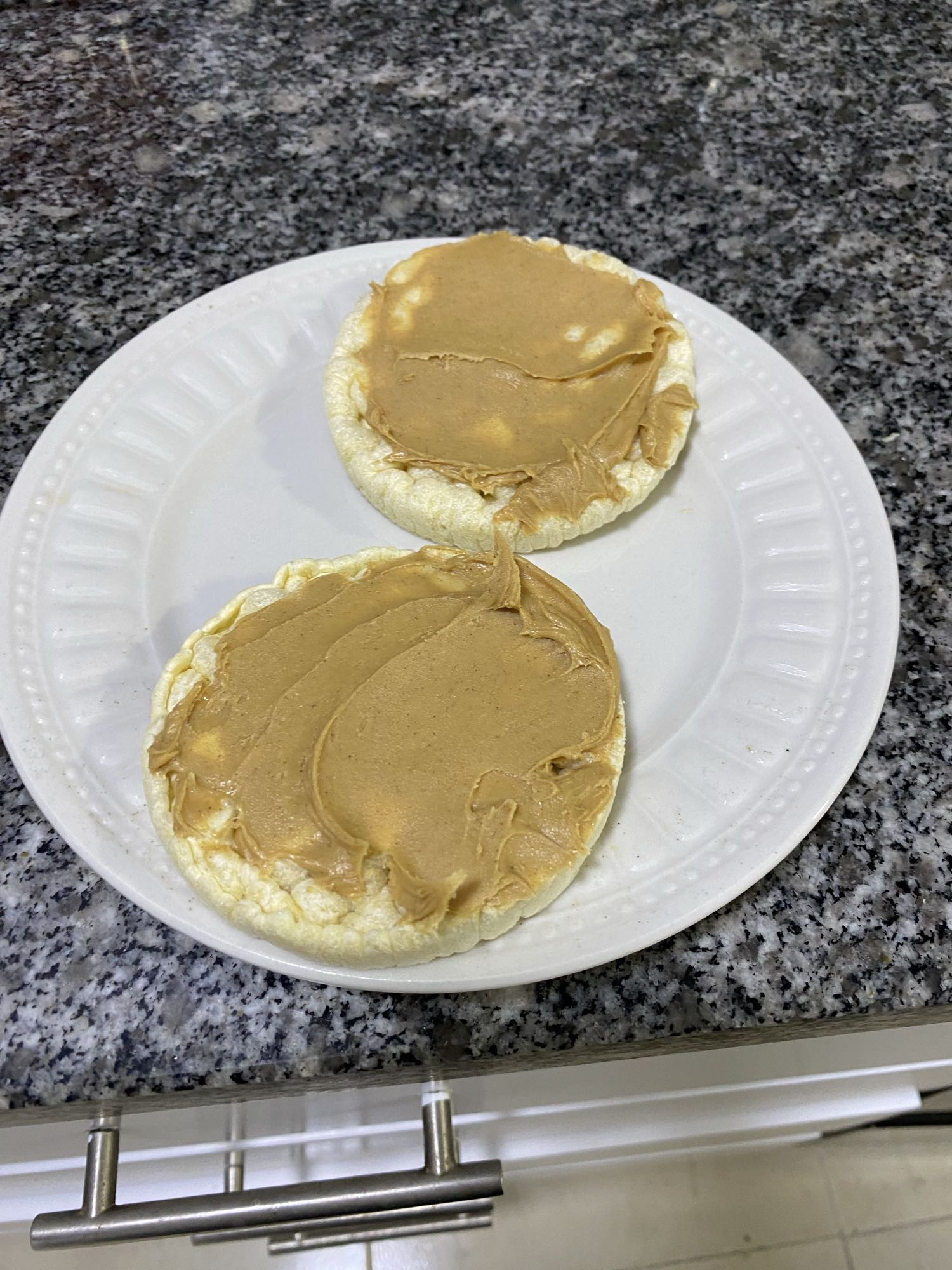 Tortas de garbanzos con cacahuetes
