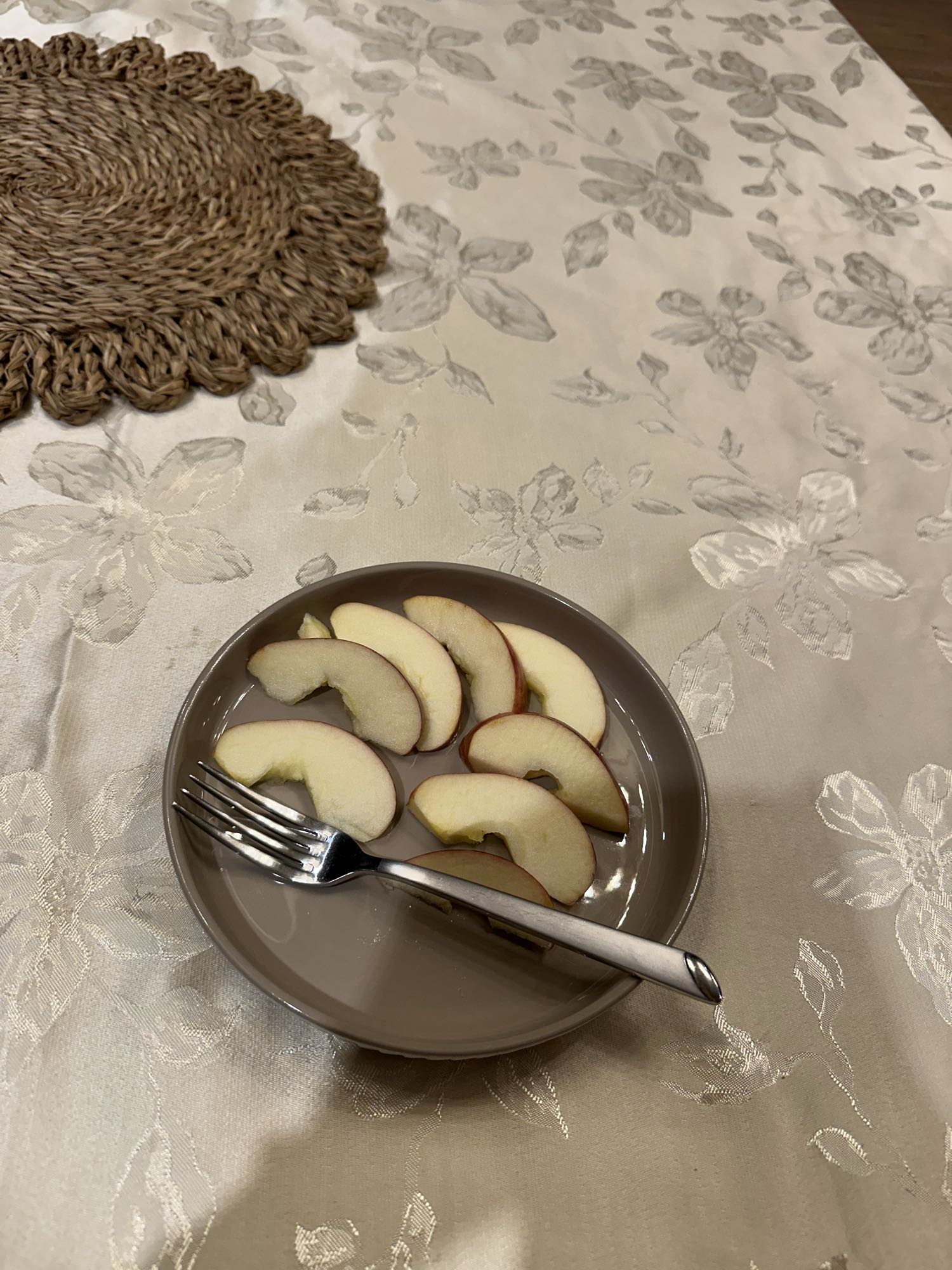 Media manzana en rodajas