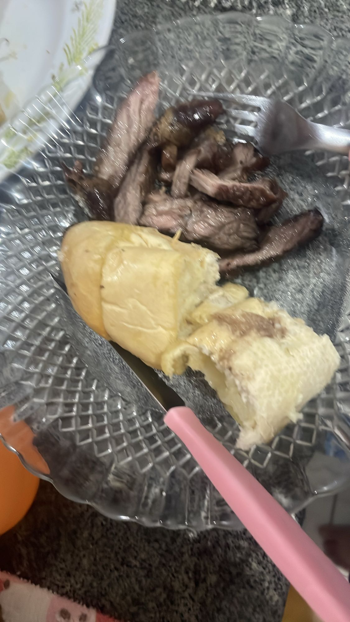 Pão com carne assada