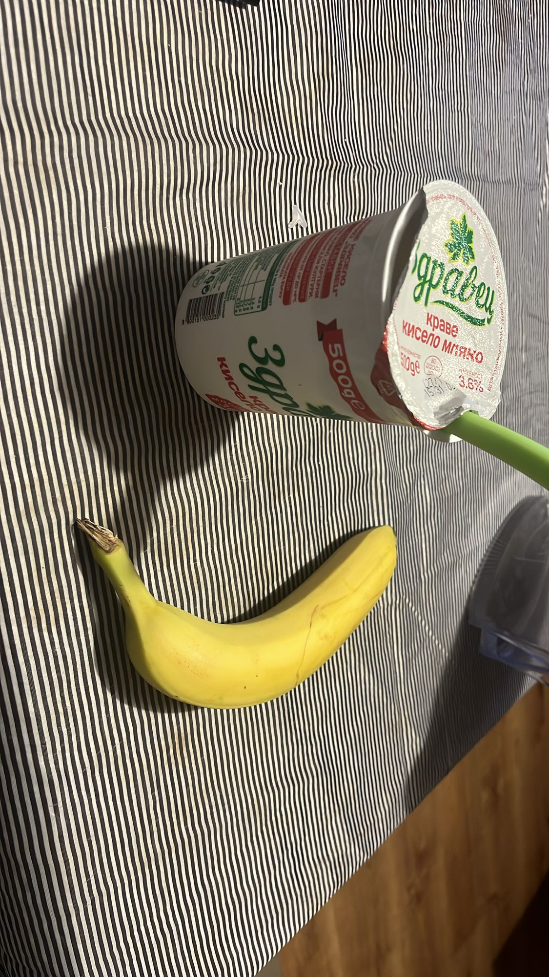 Банан с кисело мляко