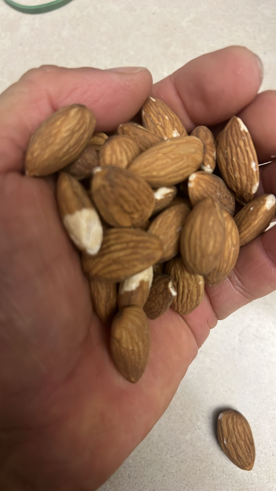 Badem atıştırmalık