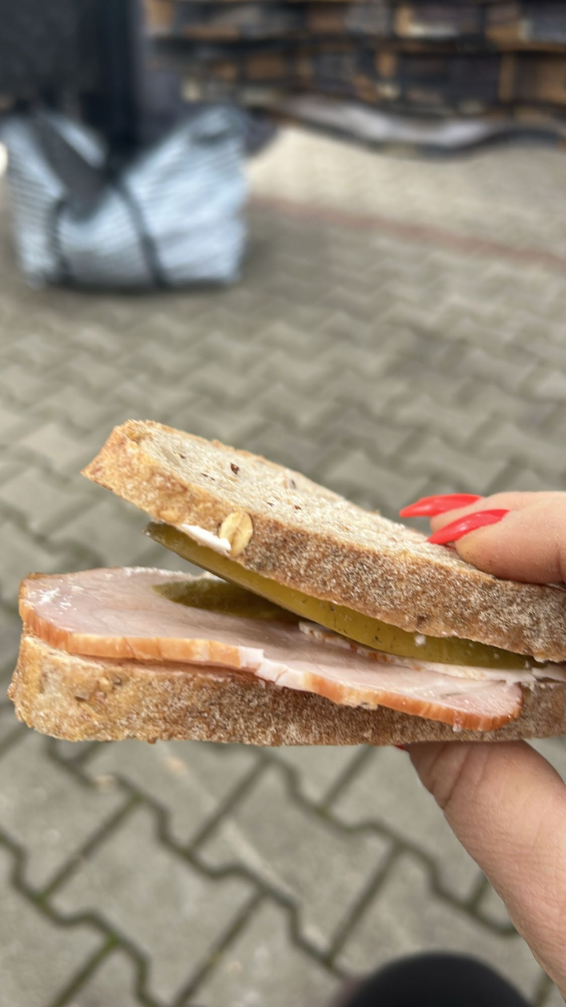 Kanapka z szynką i ogórkiem