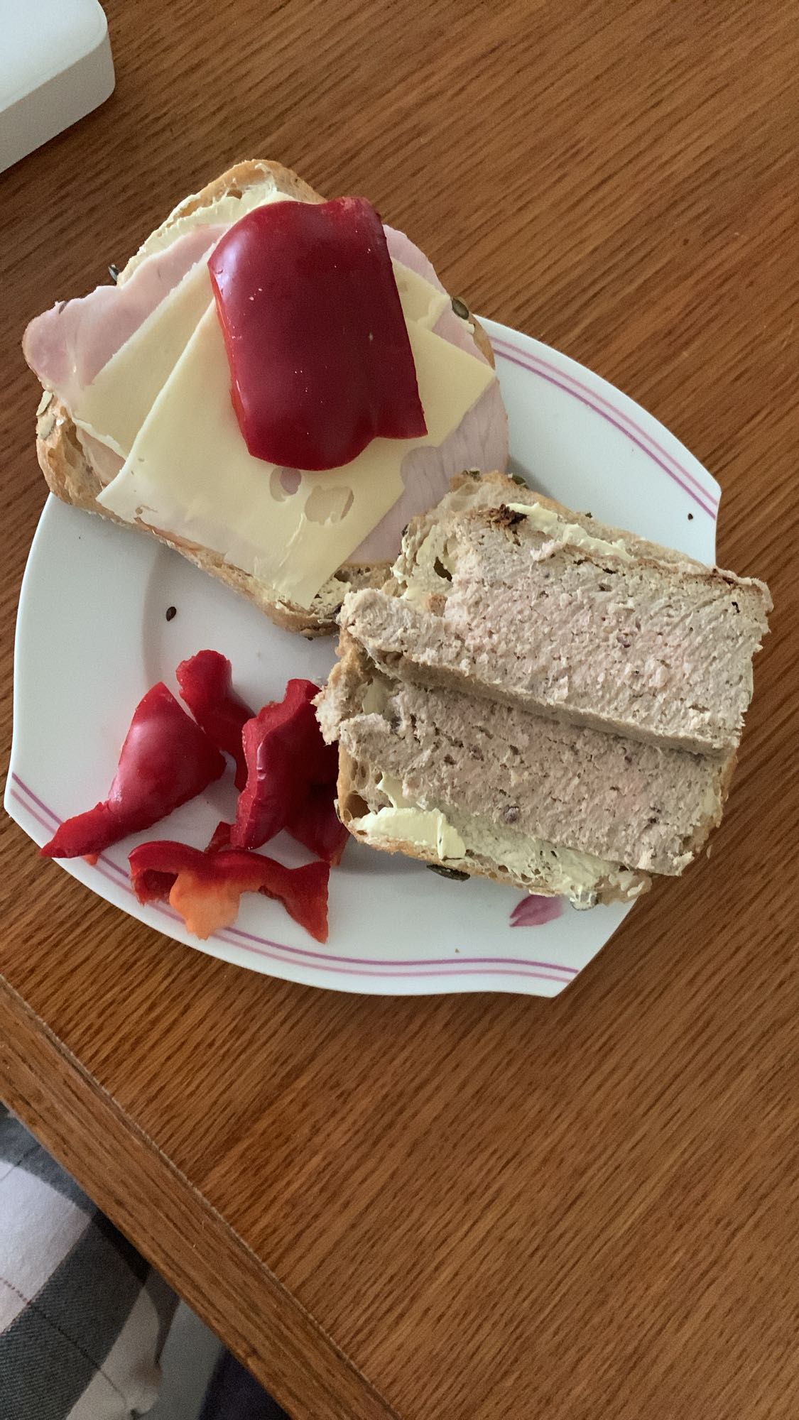 kanapki z wędliną i pasztetem