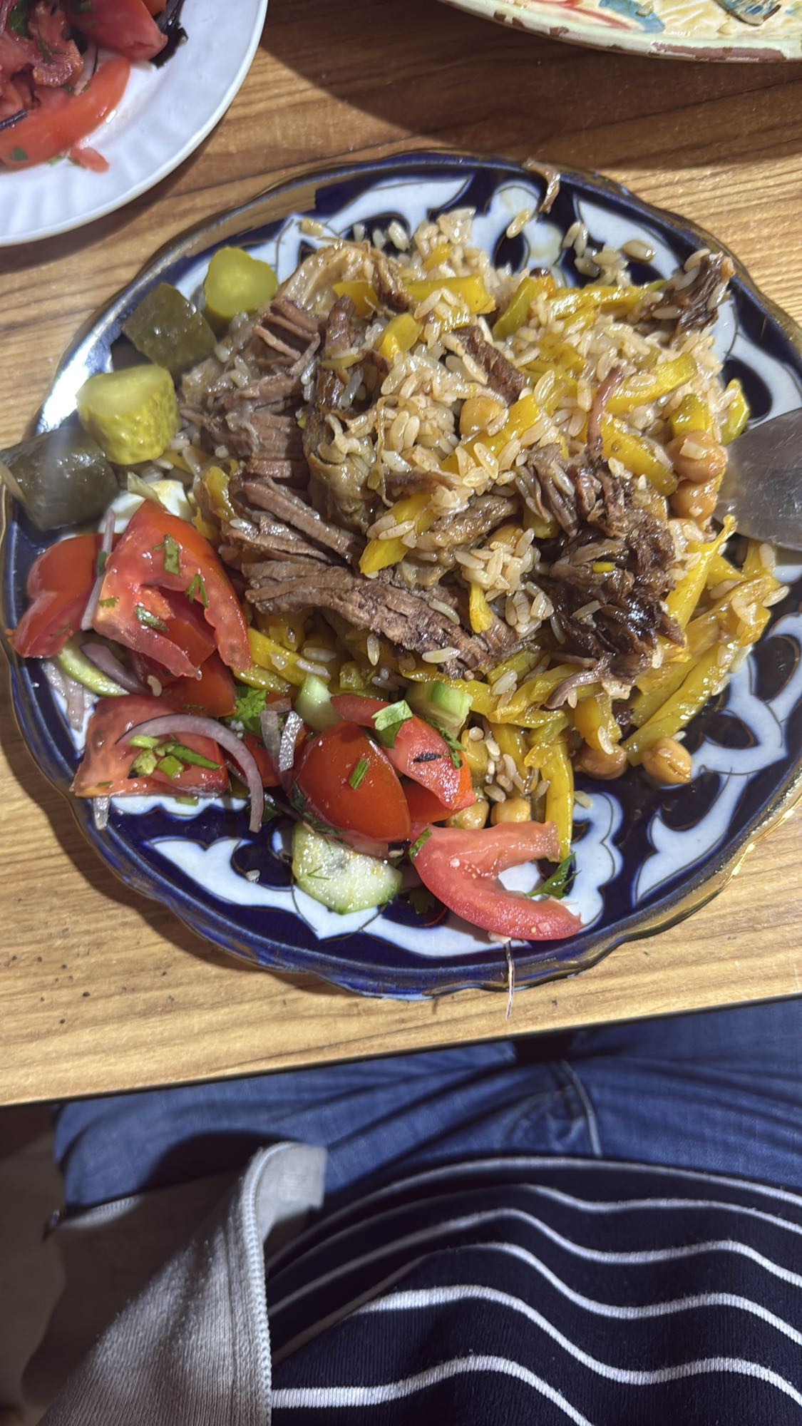 Плов с салатом