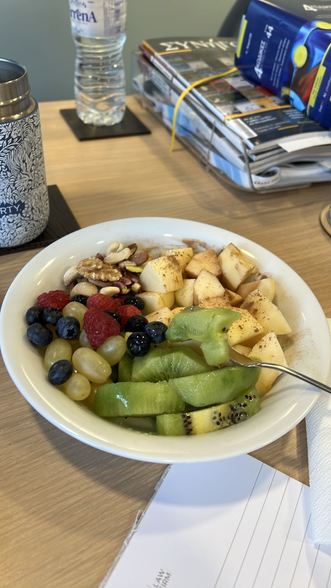 Φρουτοσαλάτα με ξηρούς καρπούς