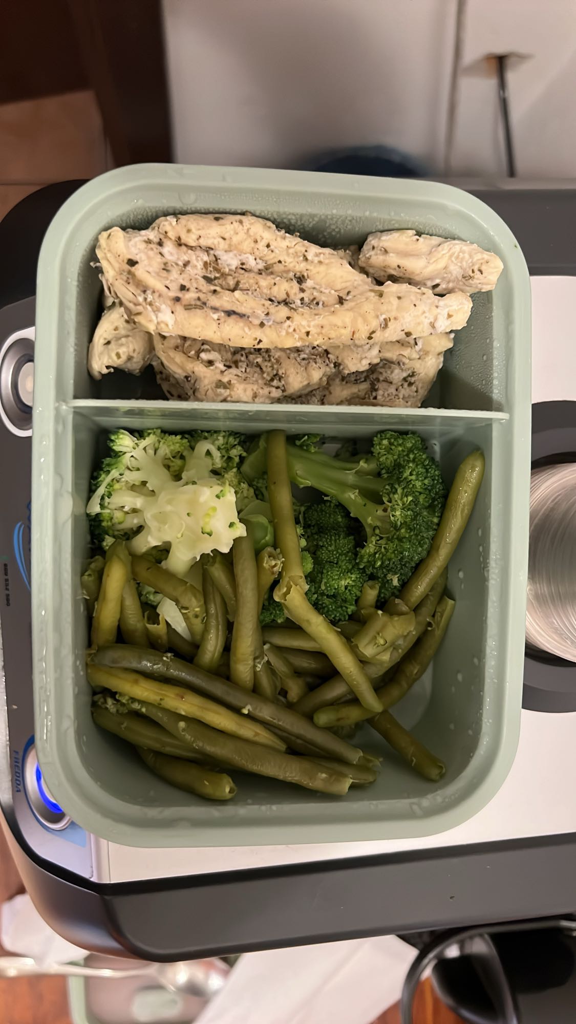 Tavuklu Sebze Kutusu