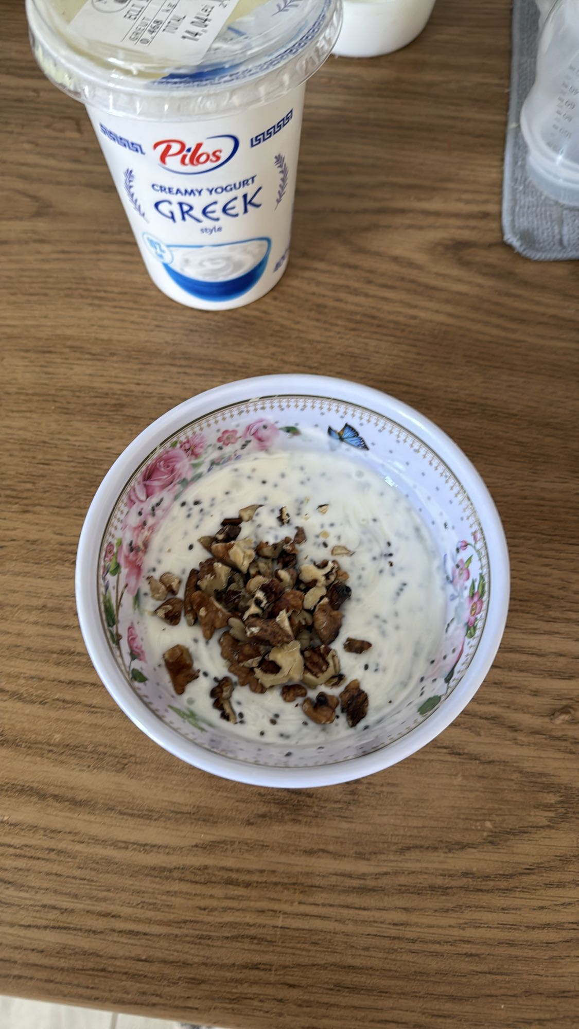Iaurt grecesc cu nuci