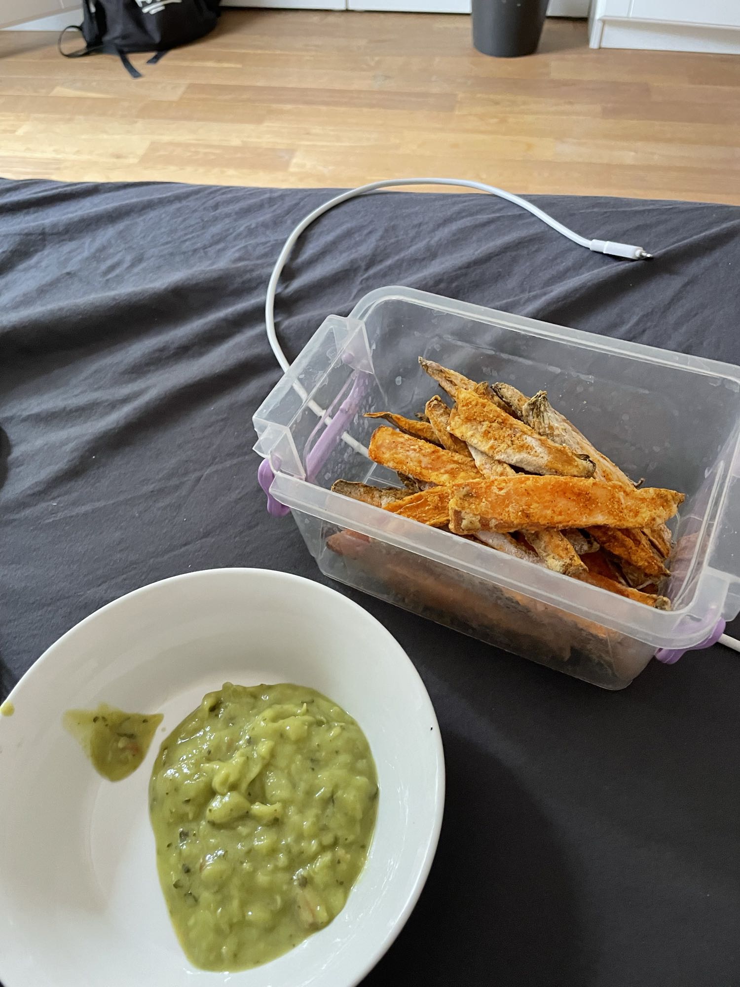 Frytki z batatów i guacamole