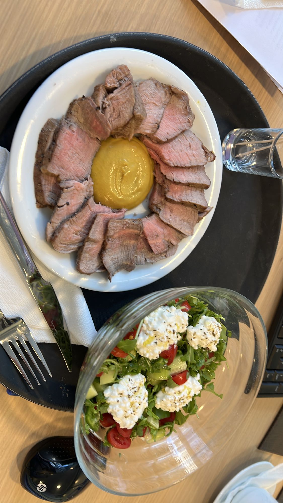 Μοσχάρι με σαλάτα